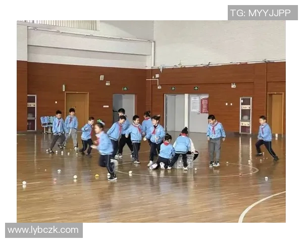 趣味体育课足球小游戏提升团队合作与运动技能的最佳选择